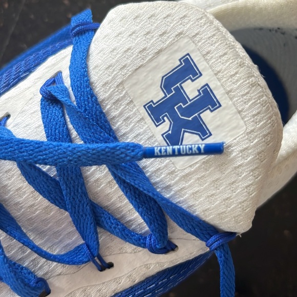 Nike Univ of Kentucky cross trainer. Worn twice. Inserts say “Go Big Blue” - Picture 4 of 6